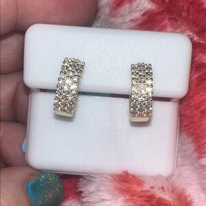 🚨sold! 🚨Elegant Gold over sterling silver Moissanite Huggies